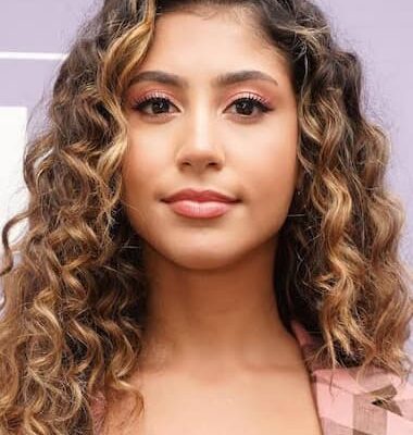 Isabella Ferreira Movies And TV Shows, Age, Feet, Sister, Family