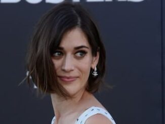 Lizzy Caplan's image