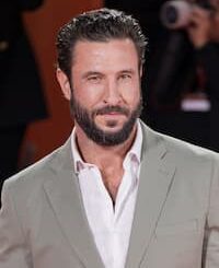 Pablo Schreiber's Image